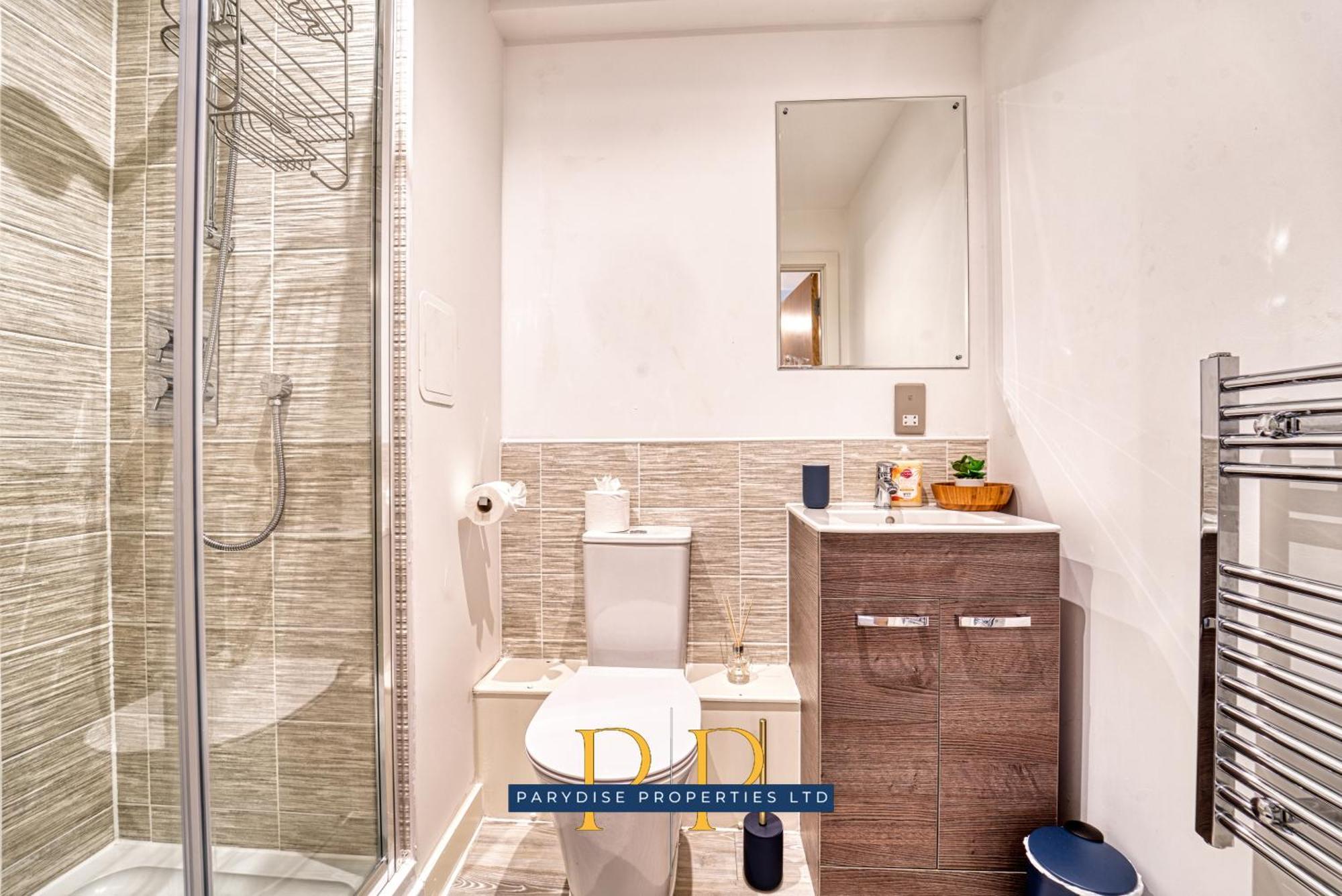The Middlewood Plaza Suite - By Parydise Properties - Business Or Leisure Stays, Central Location, Sleeps 4, Salford Manchester Eksteriør bilde