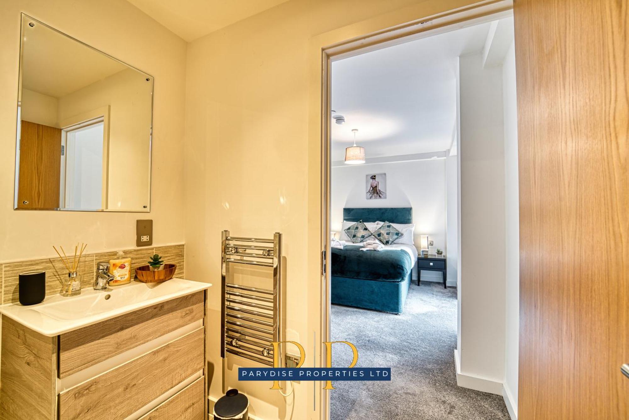 The Middlewood Plaza Suite - By Parydise Properties - Business Or Leisure Stays, Central Location, Sleeps 4, Salford Manchester Eksteriør bilde